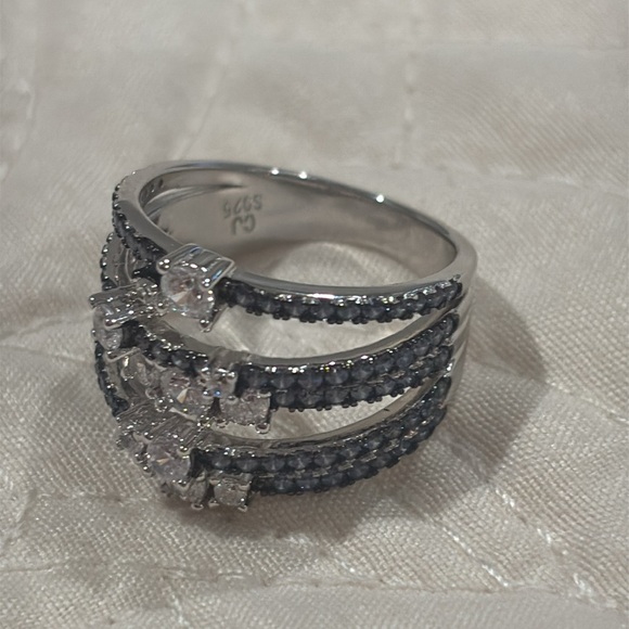 Elegant Sterling Silver and Blue Women's Ring - Picture 8 of 8